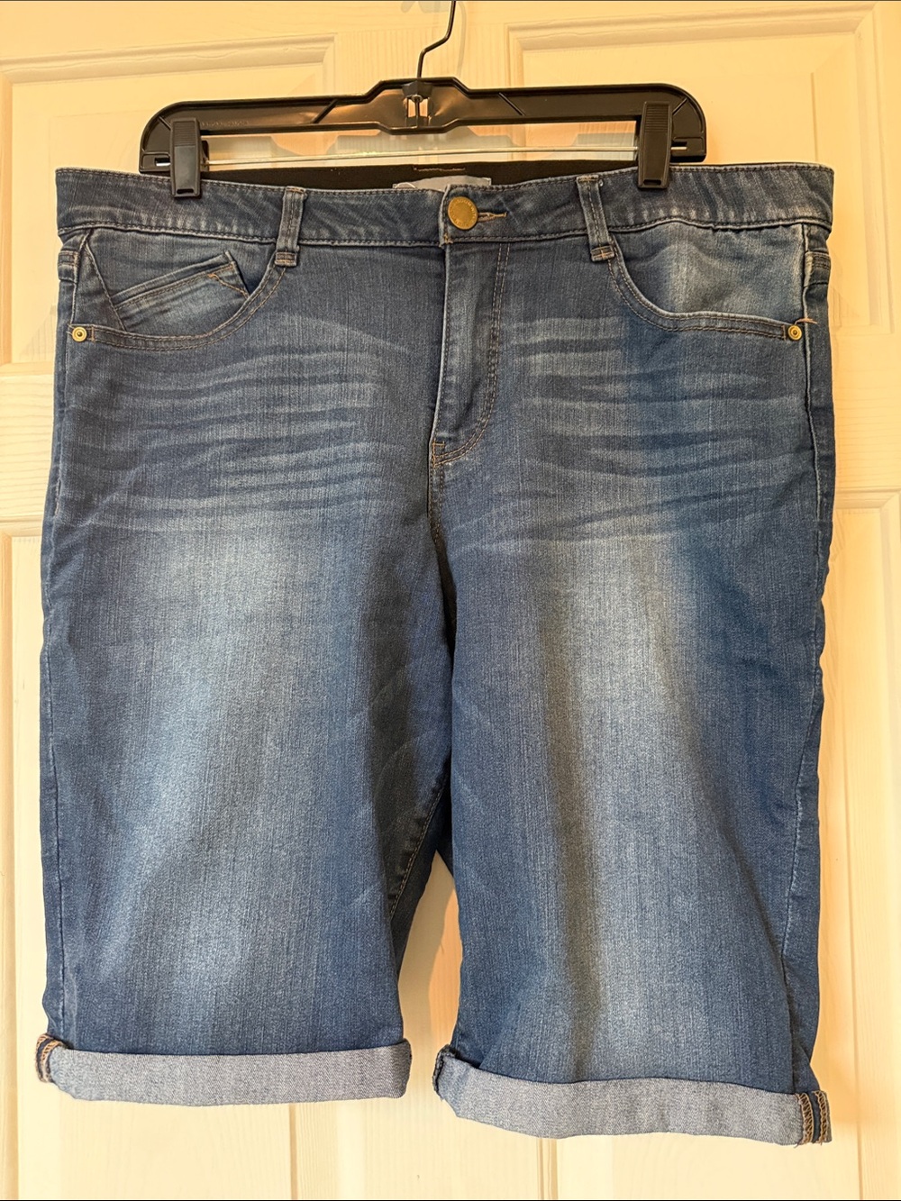 Wit & Wisdom Medium Blue Relaxed Roll-Cuff Jeans Shorts